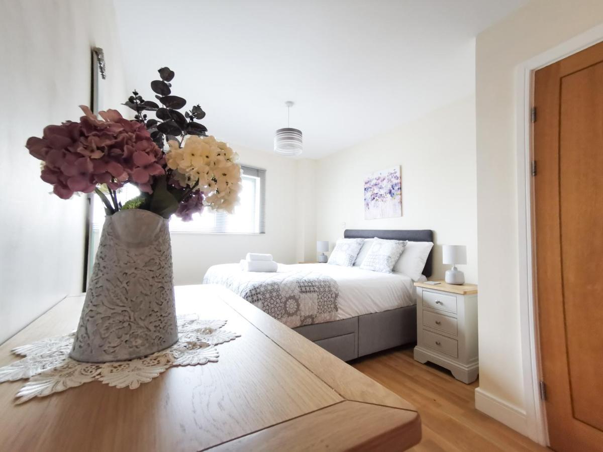 2 Bedroom City Centre Apartment With Free Parking Cardiff Buitenkant foto
